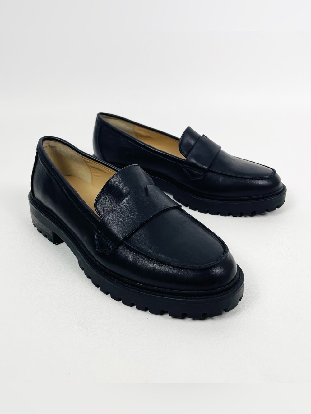 Banana Republic Vee Strap Lugg Loafer Black Leather Womens Size 9